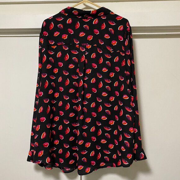 Torrid long sleeve, black button-down shirt w/red lips, size 4X - Picture 8 of 11